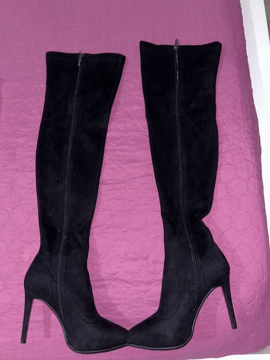 Botas pretas cano alto