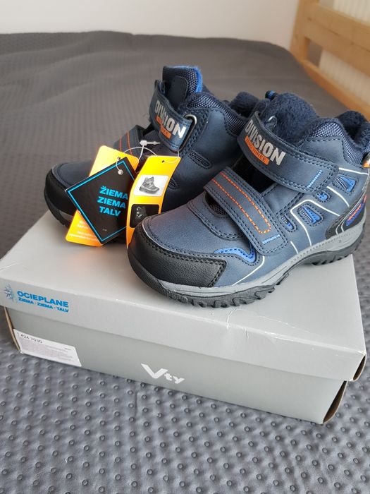Nowe buty chłopięce 28 Victory