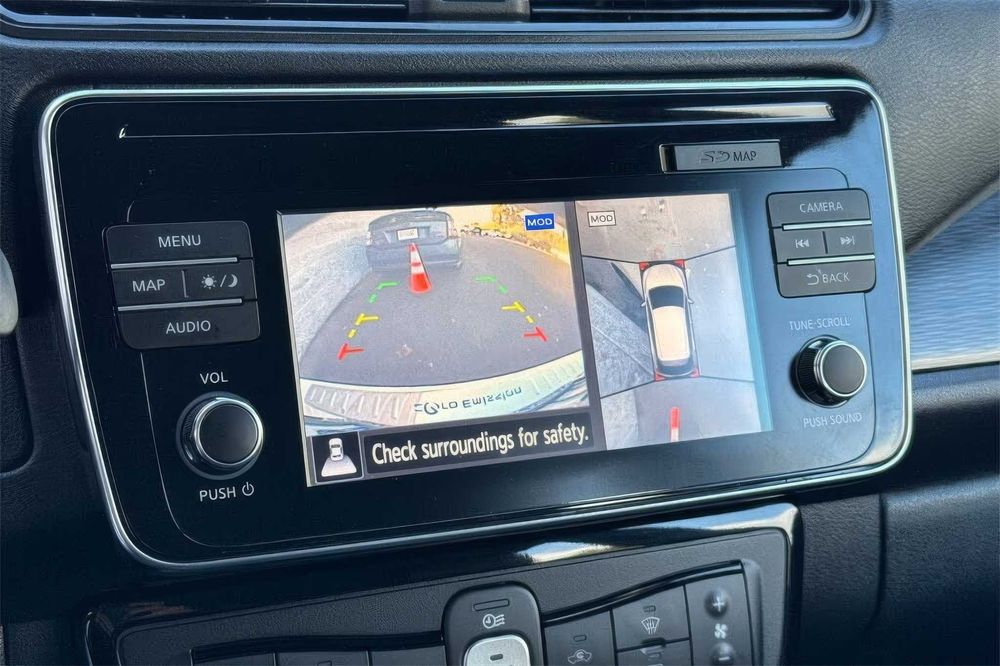 Nissan LEAF SL      2019