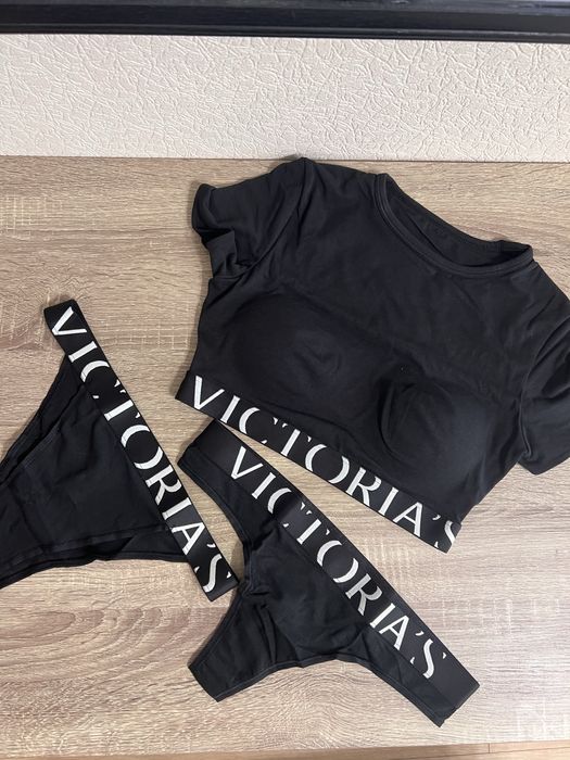 Набір Victoria’s Secret кроп топ трусики бюстгальтер футболка