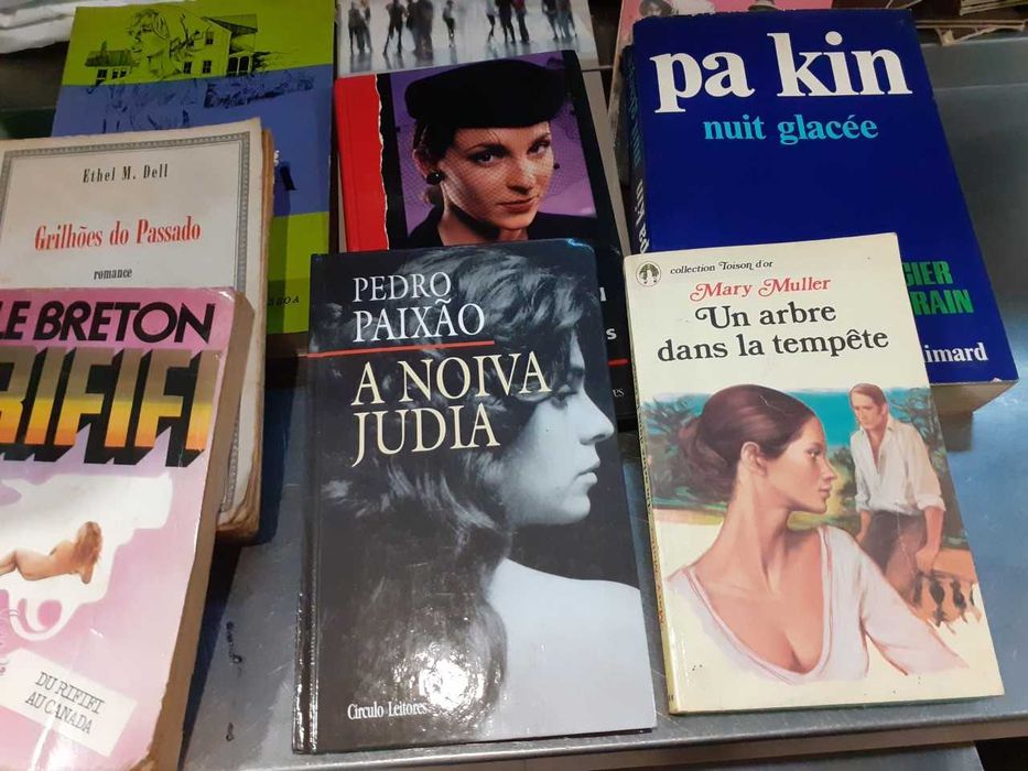 Livros de Literatura.