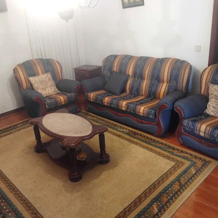 Sofas de sala usados e mesa de centro