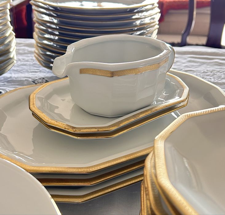 Serviço de Jantar Tirschenreuth Bavaria – 66 peças – Porcelana Alemã – Filete Dourado