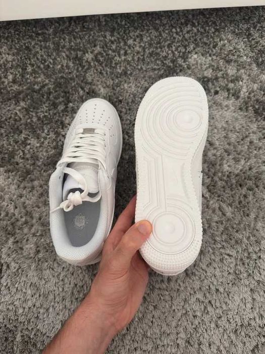 Ténis Nike Air Force brancos (41)