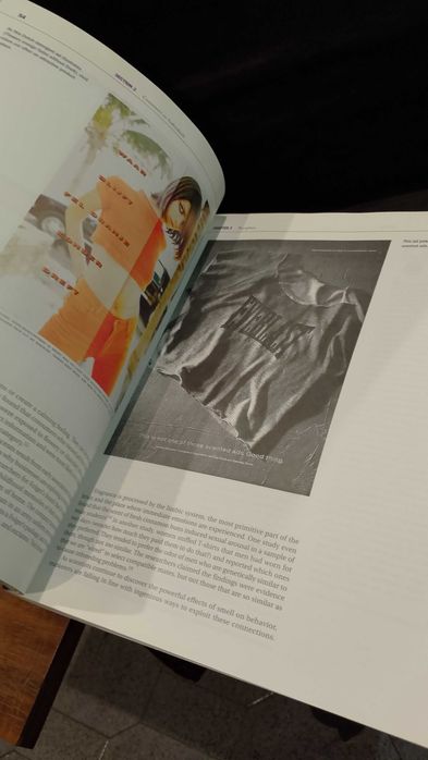 Consumer Behavior: Buying, Having and Being - Michael R. Solomon