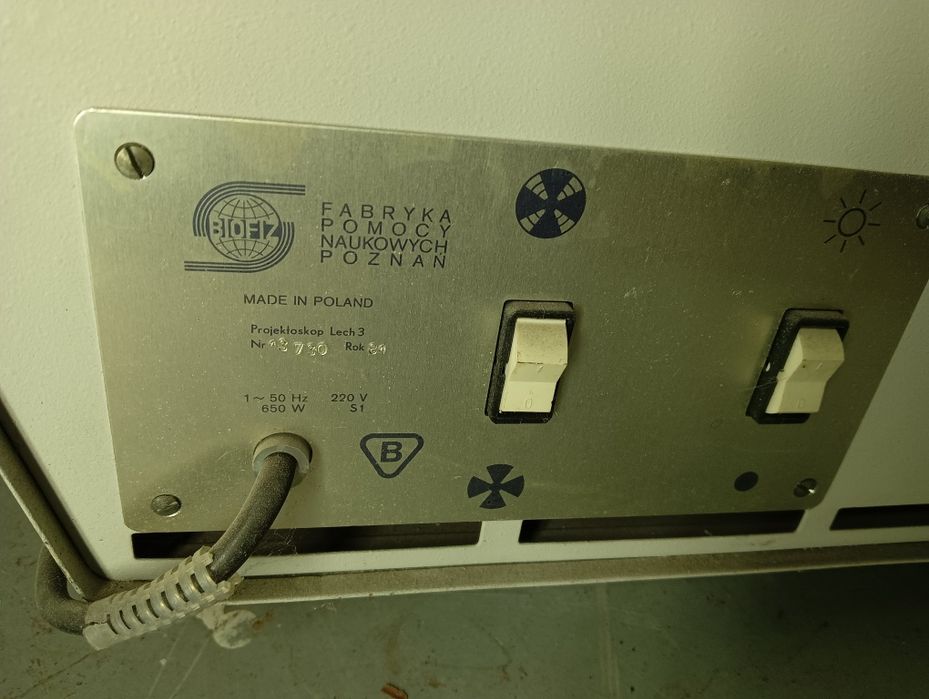 Projektoskop Lech 3 stary, koniec PRL projektor
