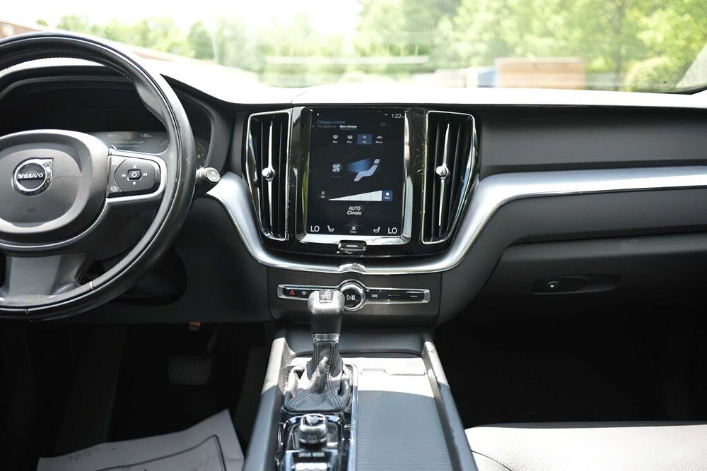 Volvo XC60 T6 Momentum      2019