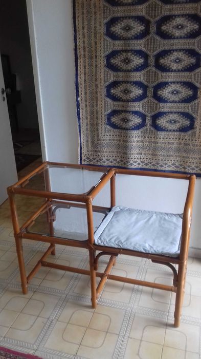 Móvel de telefone com assento