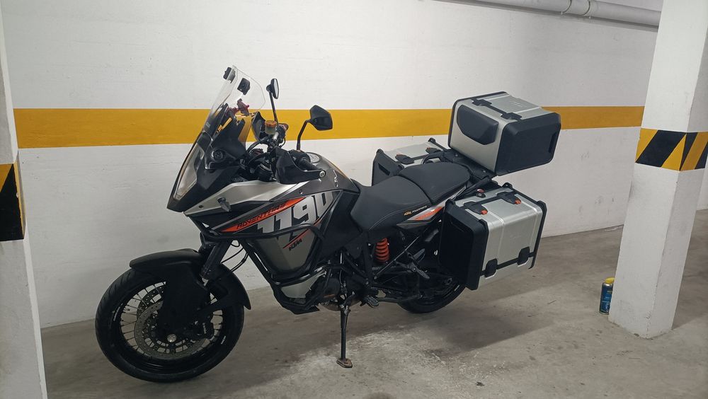KTM 1190 Adventure 2015
Full extras
3 malas originais
Saco