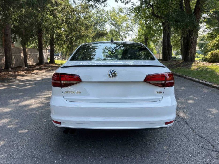 Volkswagen Jetta      2018