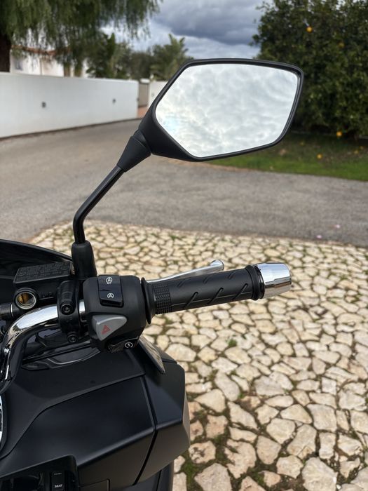 Honda PCX 125 cor Preta como nova (top case + capacete)