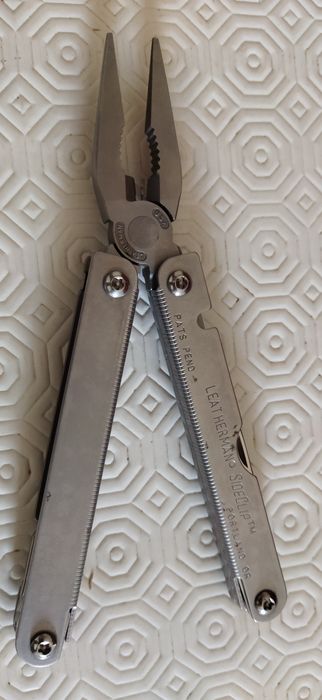 Alicate Universal Letherman