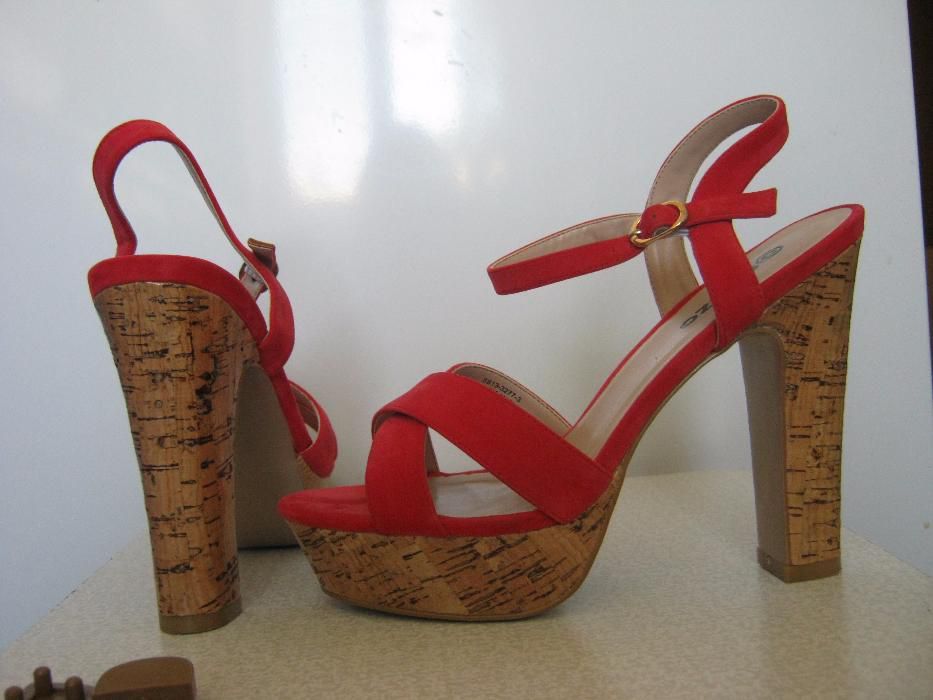 Женские босоножки 37