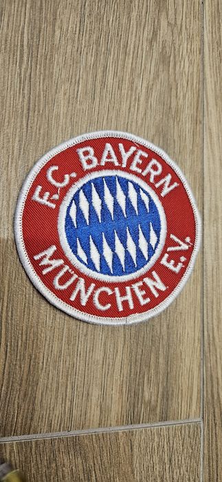 Naszywka Haftowana FC Bayern München E.V. - Aplikacja Kibica 9 cm herb nowa