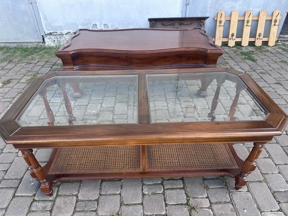 Стіл. Журнальний столик. Комод. Тумба.Меблі з Європи