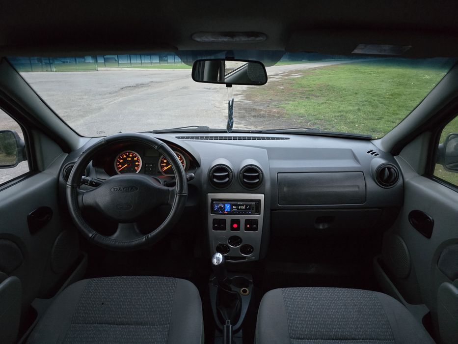 Dacia Logan (7 МІСЦЬ)