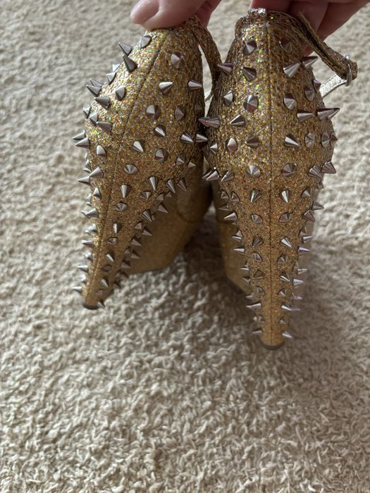 Buty na koturnie