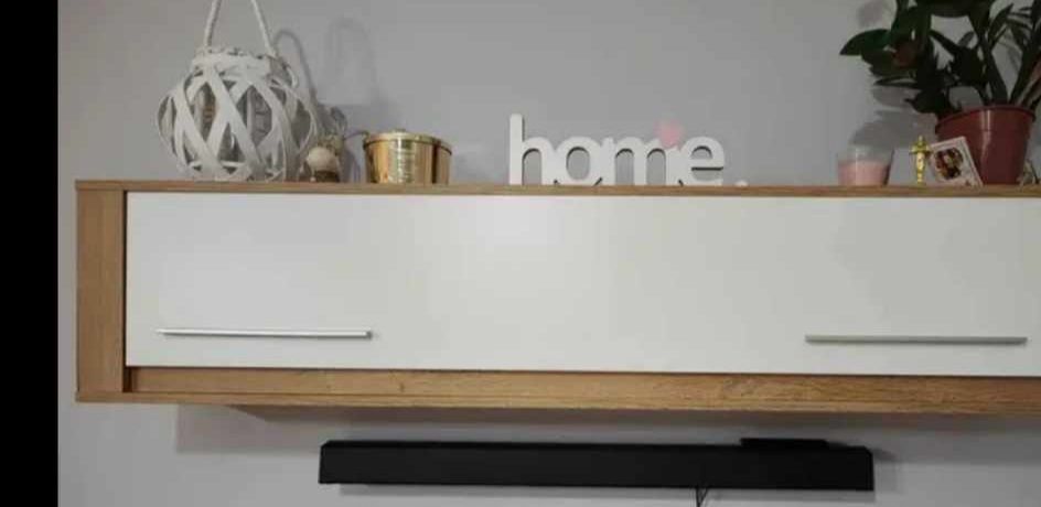 Wisząca nad telewizor