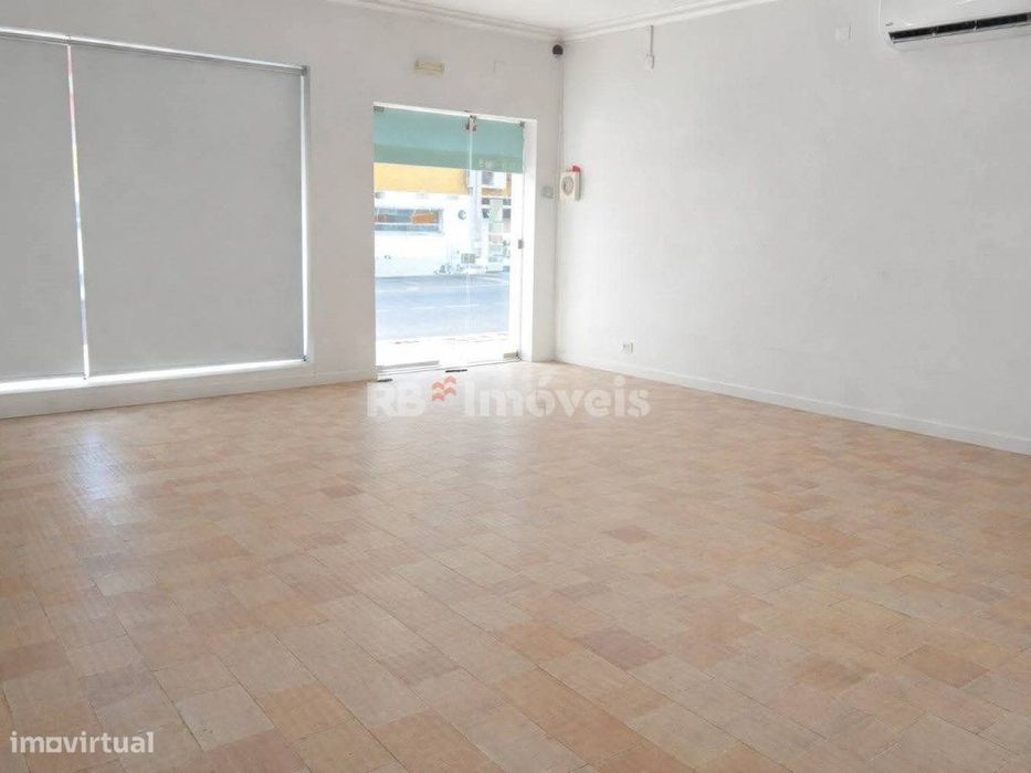 Loja para comércio e serviços no centro de Torres Novas