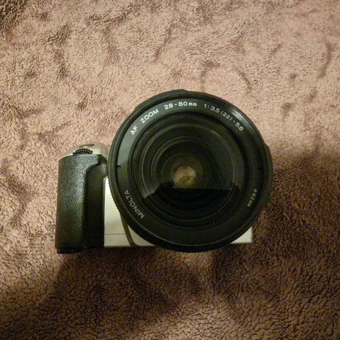 Minolta Dynax 404si + obiektyw+lampa