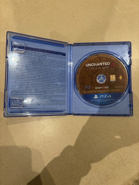 jogos ps4( uncharted 4 e watch dogs 2)