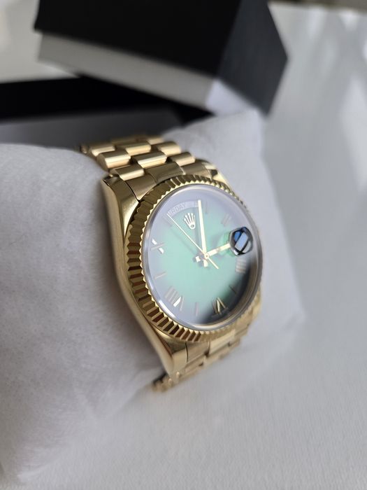 Годинники Rolex, зроблені в Туреччині, нові.