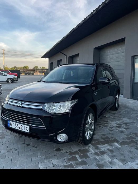 Автомобіль Mitsubishi Outlander
