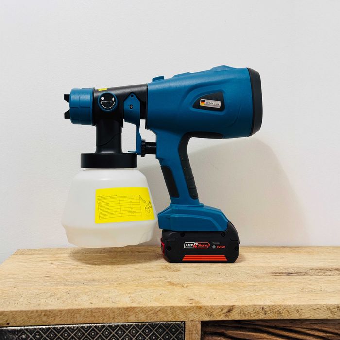 Pistolet na farbe do malowania mebli ogrodowych pasuje do aku BOSCH