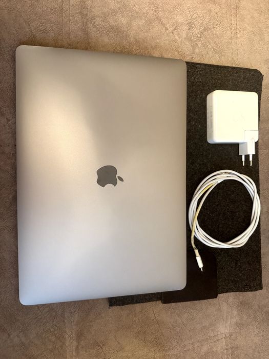 MacBook Pro 2017 A1707 - 15, i7/DDR3 -16GB/256 GB SSD/Radeon Pro 555