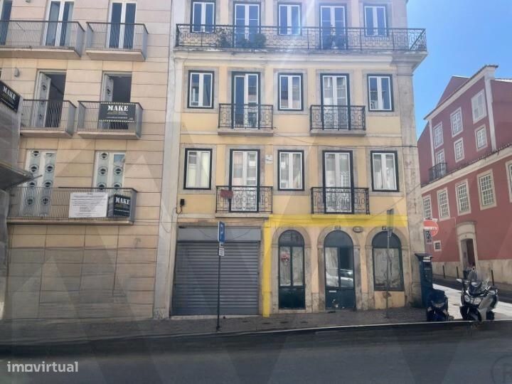 Loja Com Potencial Para Apartamento T2 - São Bento,  Estrela, Lisboa — Estrela, Lisboa
