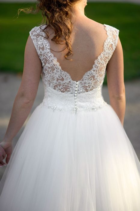 Stylowa suknia ślubna stan idealny , rozm 38