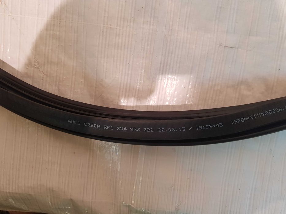Uszczelka przednich tylnych prawych drzwi 8X 5d EU Audi A1 10-18