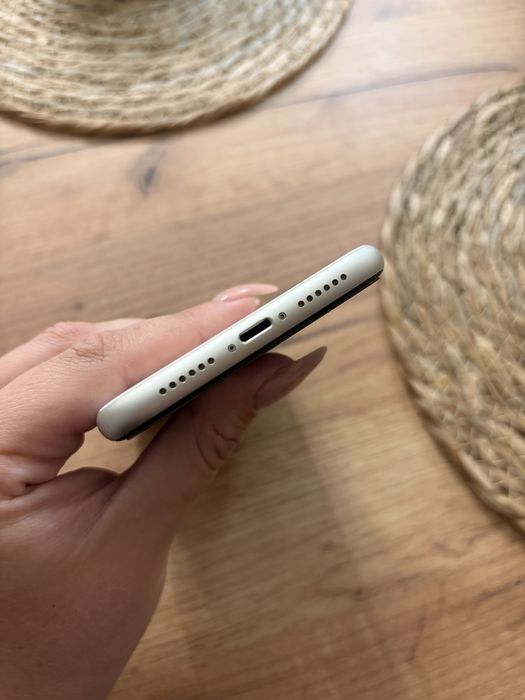 iPhone 11 64GB White