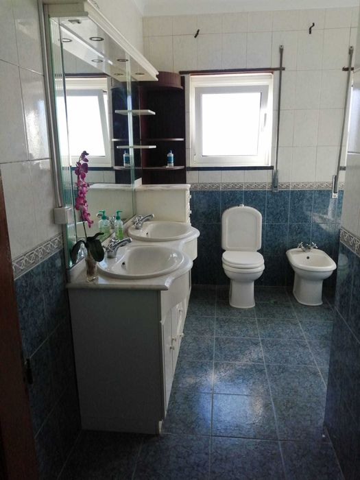 Andar de Moradia T3 c/ garagem na zona do Arrabal