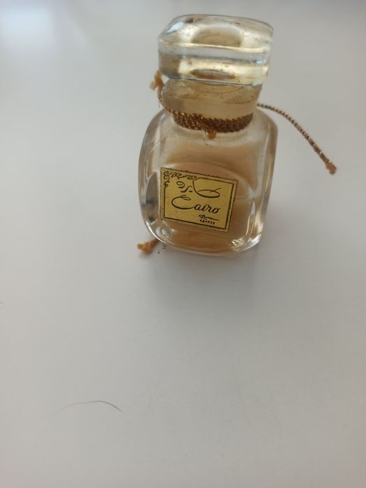 Stare Perfumy Cairo Chair de  Kesma