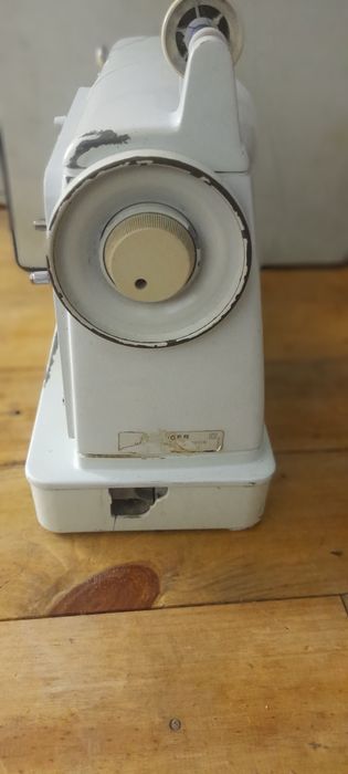 Máquina de costura Singer 611G.