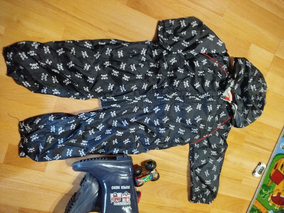 Комбінезон, дощовик, вітровка