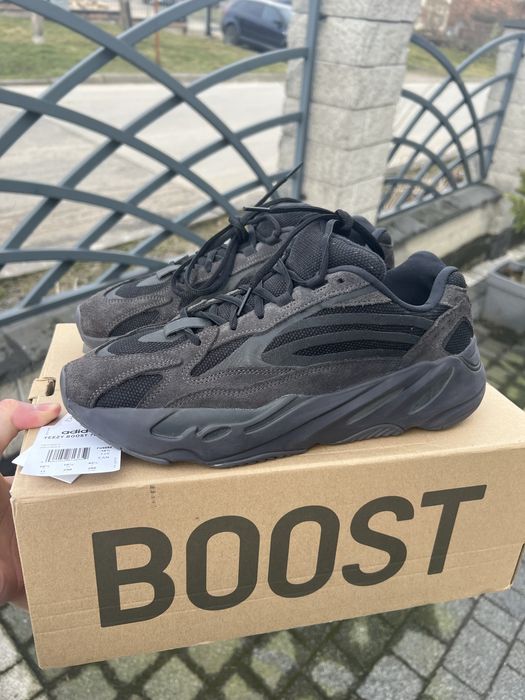 Adidas Yeezy Boost 700 V2 Vanta sneakersy niskie czarne 45 1/3