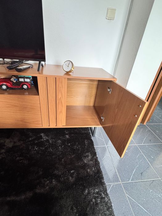 Armário para TV com porta