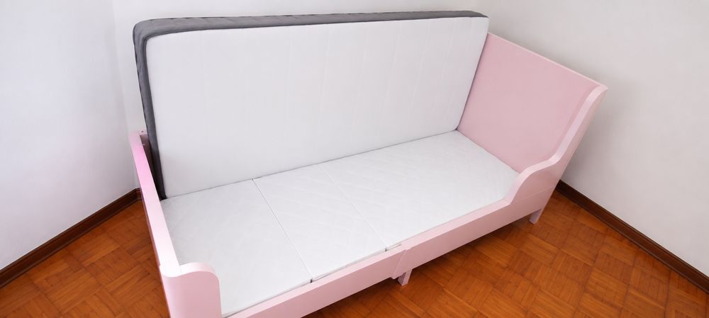 Cama IKEA BUSUNGE Rosa Extensível + Colchão IKEA Incluído