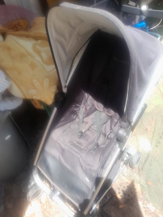 Carro passeio bebeconfort + 20 fraldas 15 €
