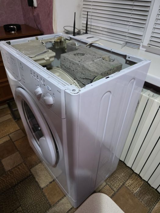 Продам стиральную машину  INDESIT WISN 82
