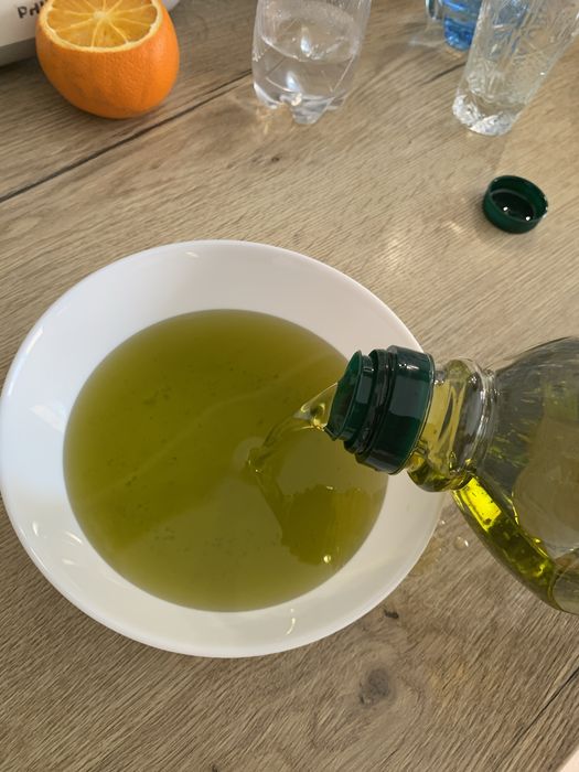 7,85€ 1 л / Олія з кусочками оливок Греція / Оливковое масло