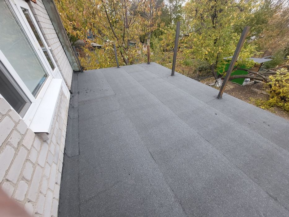 Ремонт крыши гаража  еврорубероидом материал +работа 6500гривен.