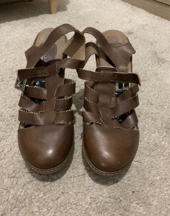 Sandalias XUZ - tamanho 38