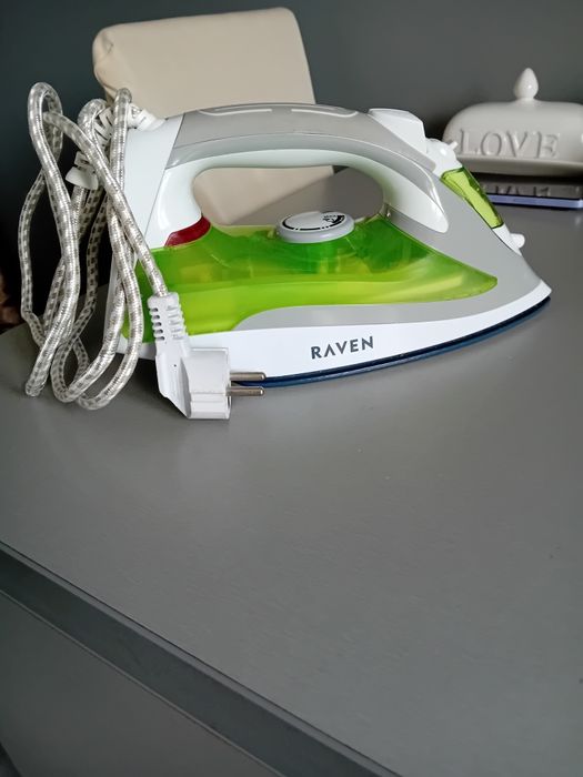 Żelazko parowe Raven
