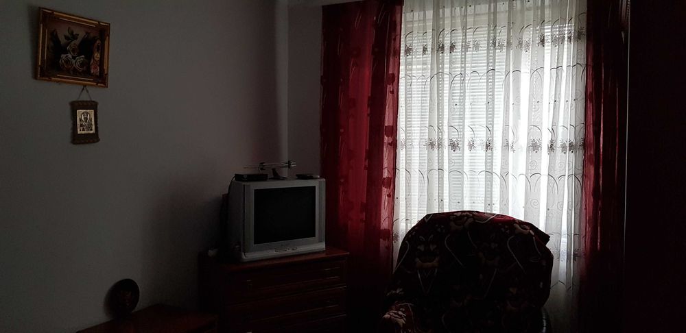 Будинок з гаражем в центрі міста