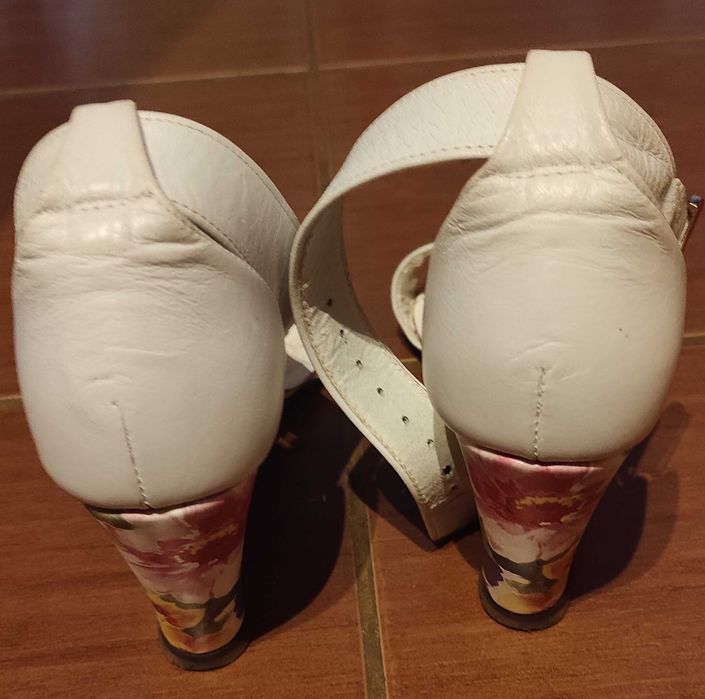 Białe sandały na koturnie rozmiar 36