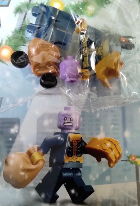 Lego Marvel Thanos z workiem prezentów i rękawicą