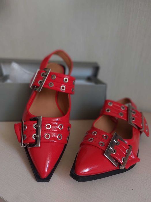 Туфлі балетки жіночі